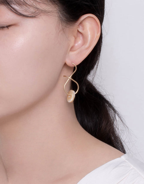 Elegant Treble Clef 18K Gold-Plated Drop Earrings with Two-Tone Pendant